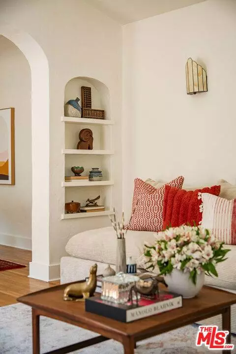 1355 N Benton WAY, Los Angeles, CA 90026