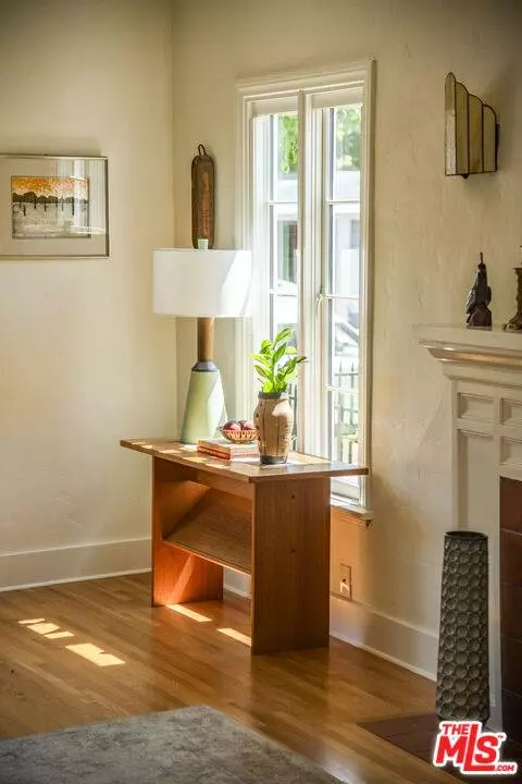 1355 N Benton Way, Los Angeles, CA 90026