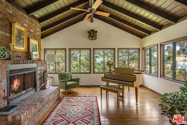 3030 Durand DR, Los Angeles, CA 90068