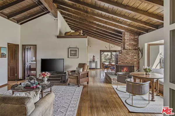 3030 Durand DR, Los Angeles, CA 90068