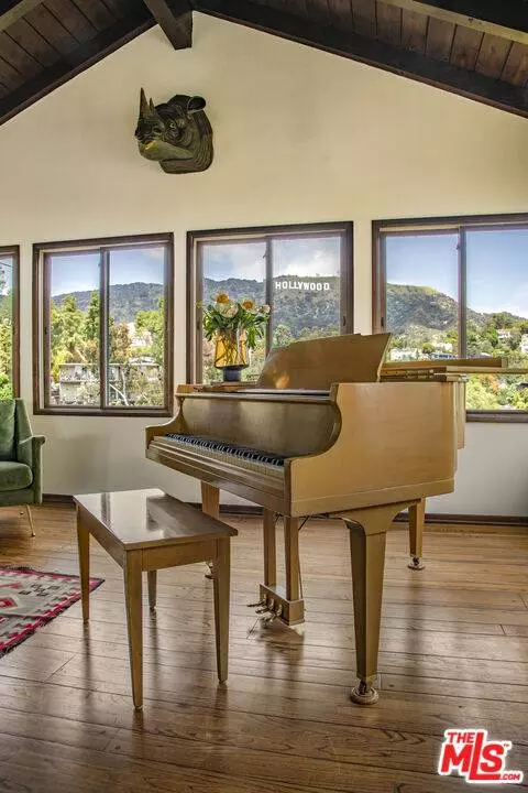 3030 Durand Dr, Los Angeles, CA 90068