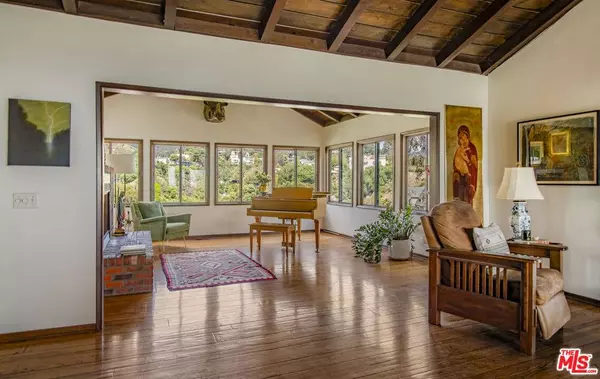 3030 Durand DR, Los Angeles, CA 90068