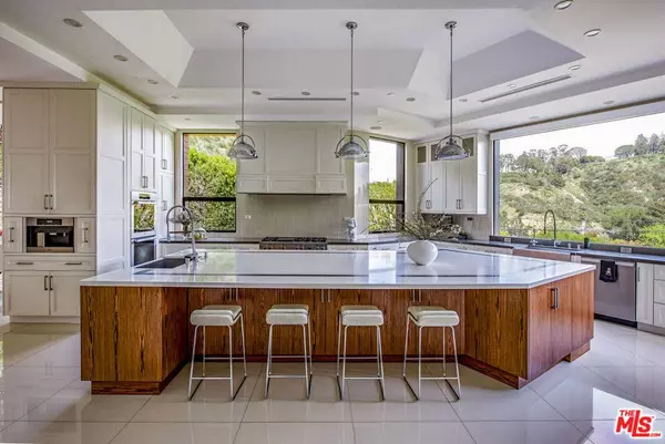 9852 San CIR, Beverly Hills, CA 90210