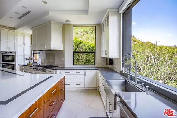 9852 San CIR, Beverly Hills, CA 90210