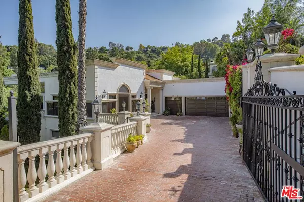 3780 Multiview Dr, Los Angeles, CA 90068