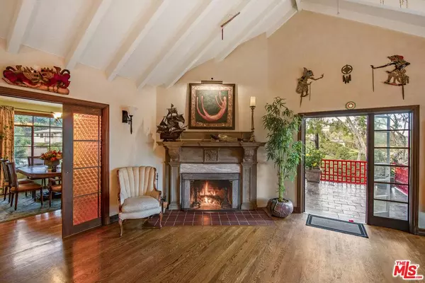 2882 Belden Dr, Los Angeles, CA 90068