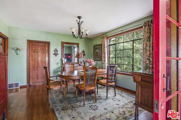 2882 Belden Dr, Los Angeles, CA 90068