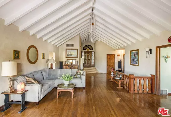 2882 Belden DR, Los Angeles, CA 90068