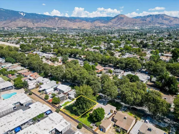 2386 Roxbury Dr, San Bernardino, CA 92404