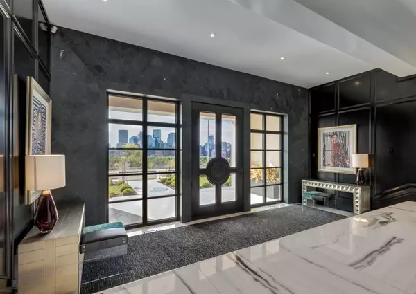 732 Crescent RD Northwest, Calgary, AB T2M4A6