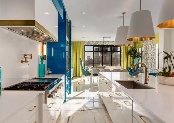 732 Crescent RD Northwest, Calgary, AB T2M4A6