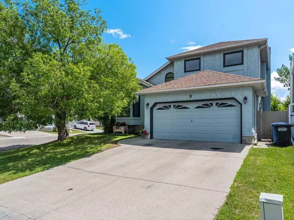 9 Hunters Mews, Okotoks, AB T1S 1M2