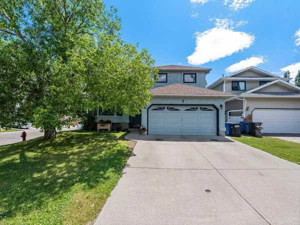 9 Hunters Mews, Okotoks, AB T1S 1M2