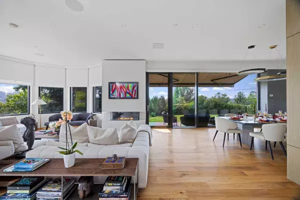 1111 16A ST Northwest, Calgary, AB T2N 2C9