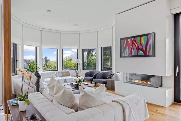 1111 16A ST Northwest, Calgary, AB T2N 2C9