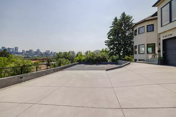 1111 16A ST Northwest, Calgary, AB T2N 2C9