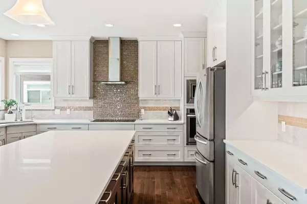 102 Ranch RD, Okotoks, AB T1S0K8