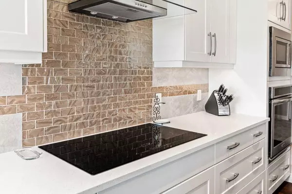 102 Ranch RD, Okotoks, AB T1S0K8