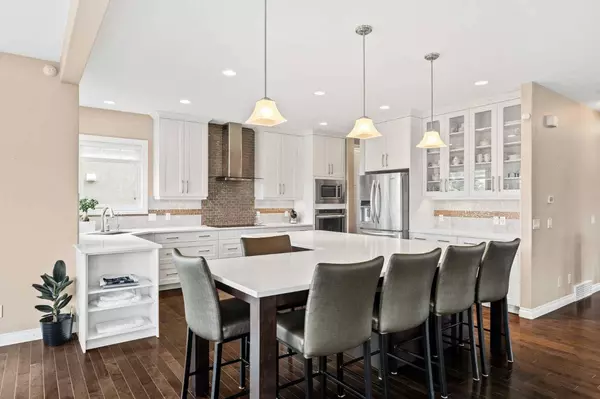 102 Ranch RD, Okotoks, AB T1S0K8