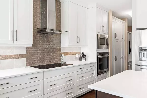 102 Ranch RD, Okotoks, AB T1S0K8