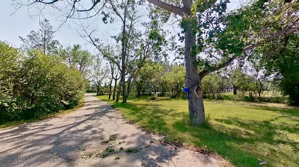 243039 Paradise RD, Chestermere, AB T1X 0M9