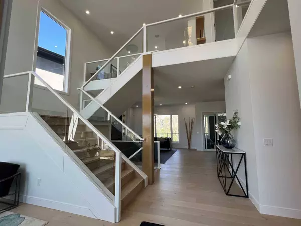 48 Rockcliff TER Northwest, Calgary, AB T3G 0G6