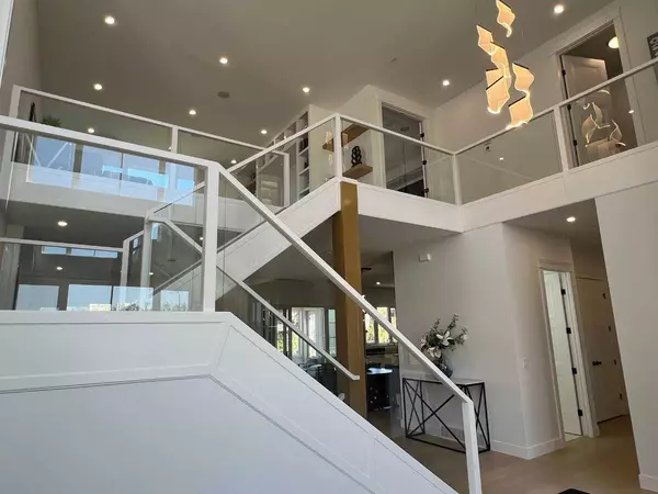 48 Rockcliff TER Northwest, Calgary, AB T3G 0G6