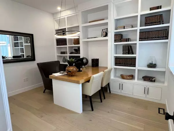 48 Rockcliff TER Northwest, Calgary, AB T3G 0G6