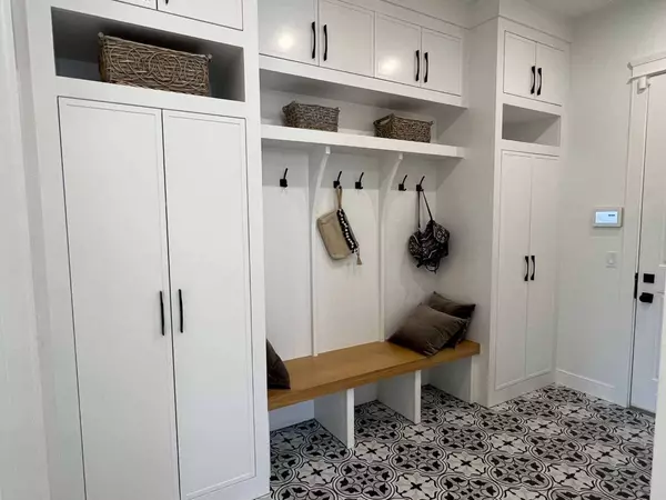 48 Rockcliff TER Northwest, Calgary, AB T3G 0G6