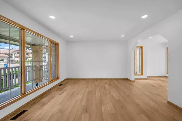 208 Coral Shores Bay Northeast, Calgary, AB T3J 3J6