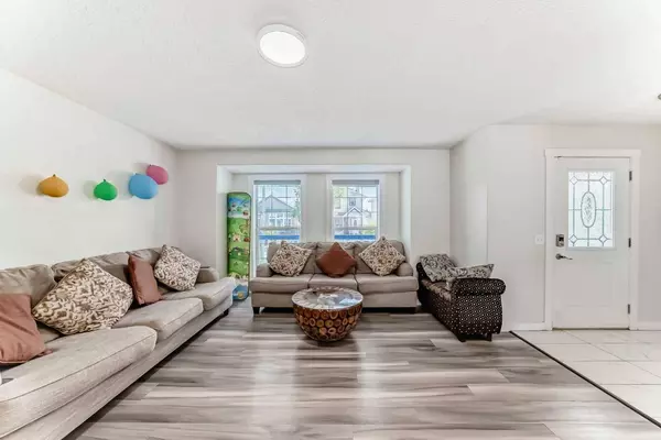 32 Taravista CRES Northeast, Calgary, AB T3J 4N9