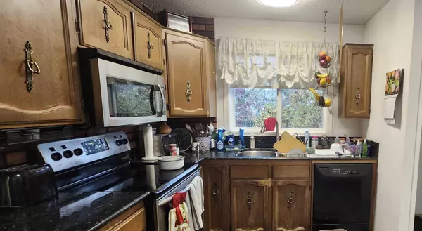 5202 Whitestone RD NE, Calgary, AB T1Y 1T6