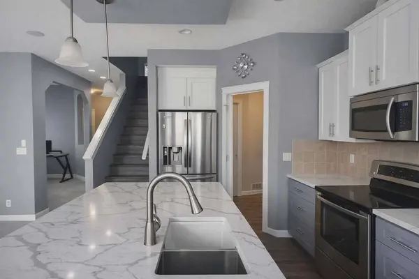 1580 New Brighton DR SE, Calgary, AB T2Z 0P8