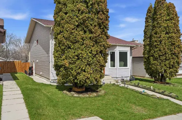 203 Shawglen RD SW, Calgary, AB T2Y 1Y2