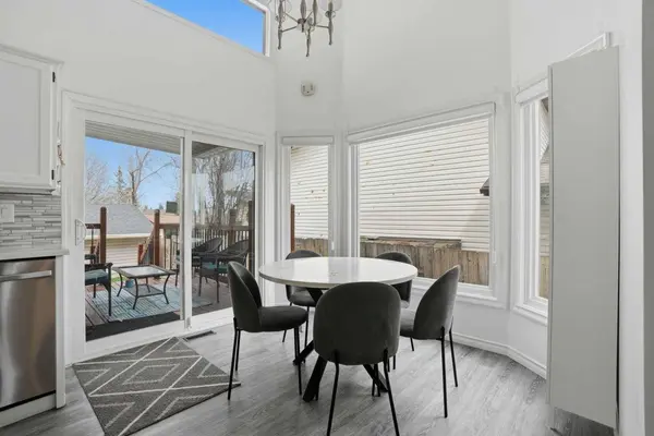 203 Shawglen RD SW, Calgary, AB T2Y 1Y2
