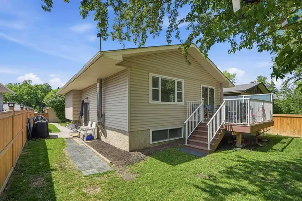 3056 32A ST SE, Calgary, AB T2B 0T3