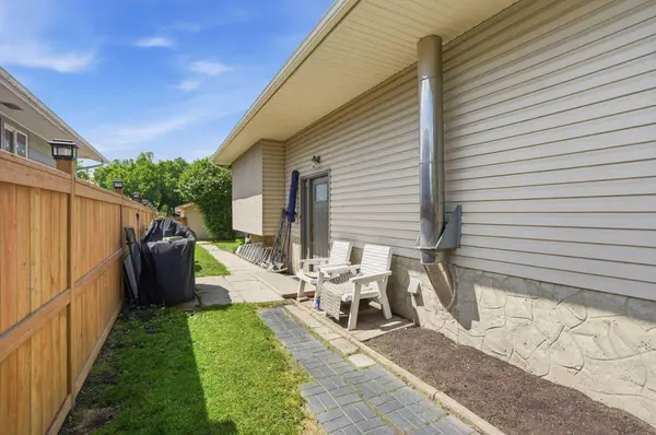 3056 32A ST SE, Calgary, AB T2B 0T3
