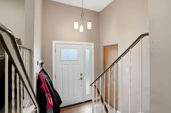 3056 32A ST SE, Calgary, AB T2B 0T3