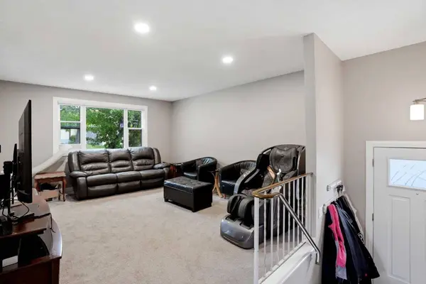 3056 32A ST SE, Calgary, AB T2B 0T3