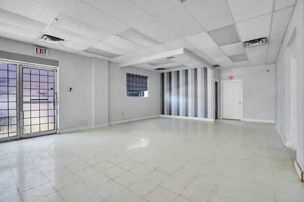 123 123 AVE SW, Calgary, AB T3C 0M6