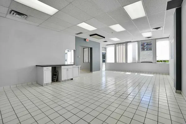123 123 AVE SW, Calgary, AB T3C 0M6