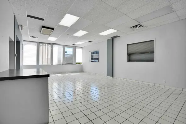 123 123 AVE SW, Calgary, AB T3C 0M6