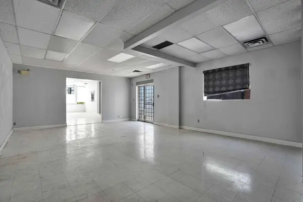 123 123 AVE SW, Calgary, AB T3C 0M6
