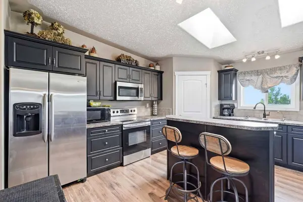 64242 258 AVE E, Rural Foothills County, AB T1S 4G1