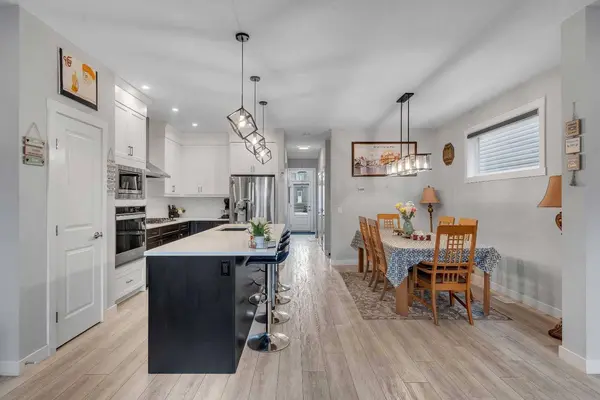 521 chinook winds GDNS SW, Airdrie, AB T4B 5J6