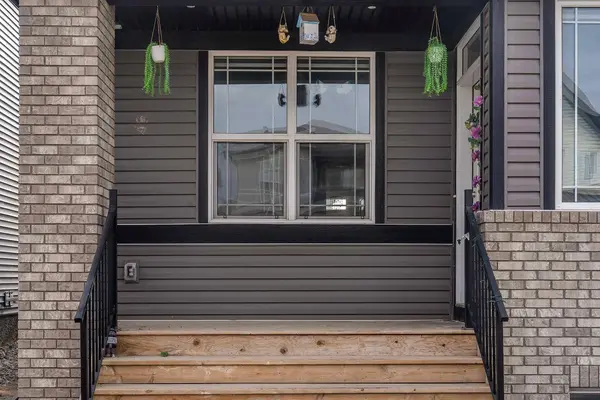 521 chinook winds GDNS SW, Airdrie, AB T4B 5J6