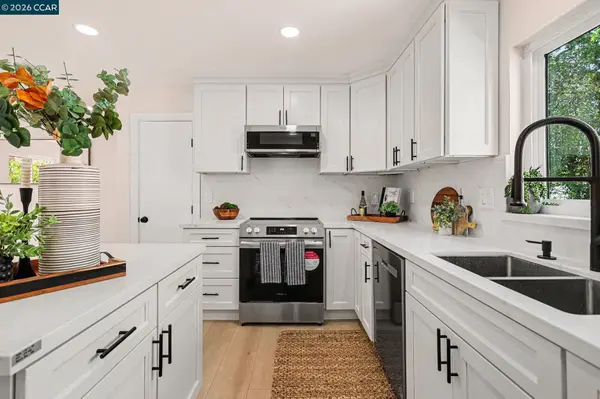 2718 Oliver Ave, Oakland, CA 94605