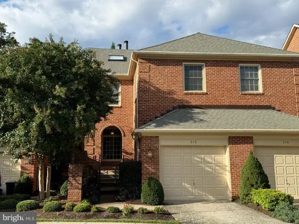 212 WELLINGTON CT