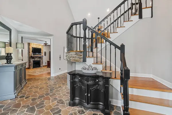 808 Squire Lake Drive, Villa Hills, KY 41017