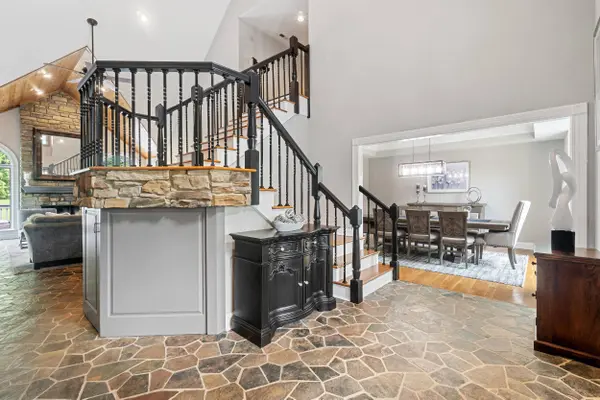 808 Squire Lake Drive, Villa Hills, KY 41017